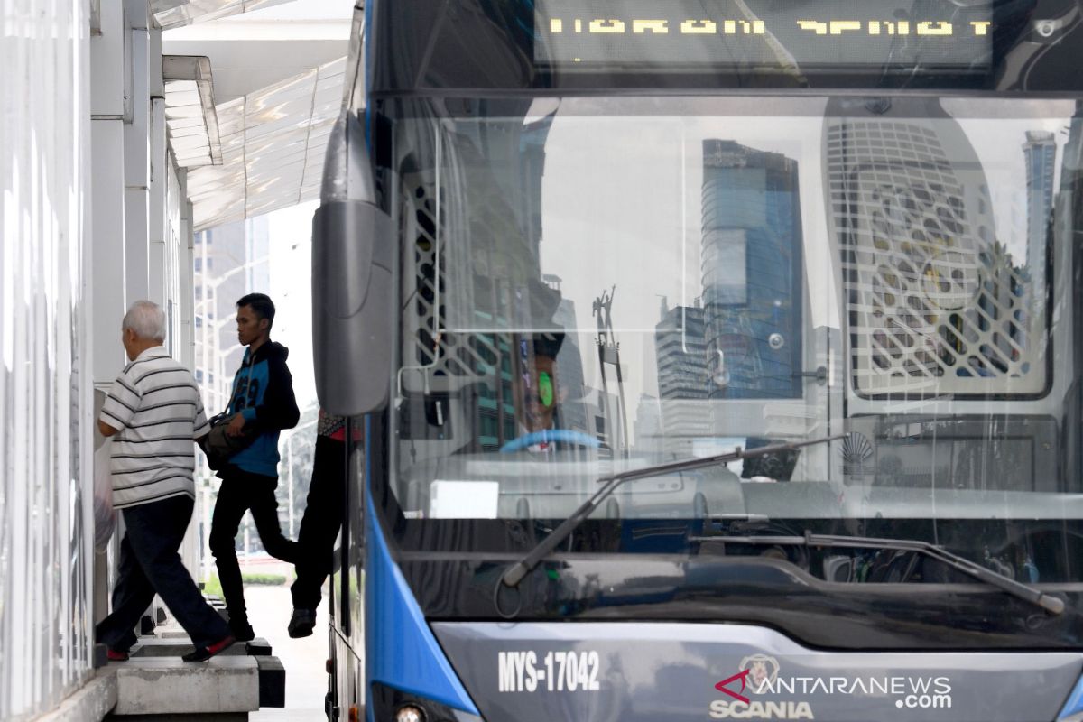 Transjakarta provides 100 buses to serve four new non-BRT routes