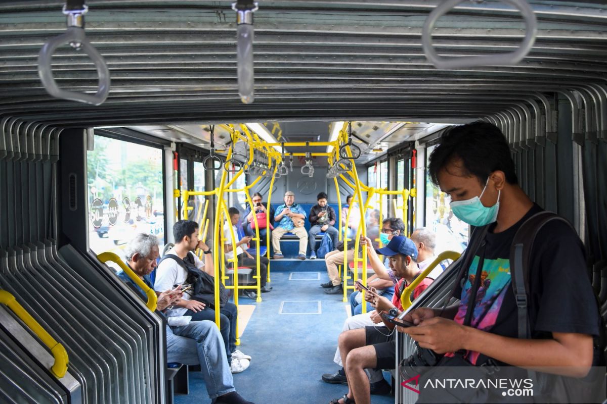 Pemprov DKI kembali batasi jam operasional transportasi umum