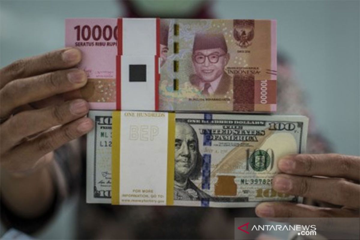 Rupiah ditutup menguat, terangkat sentimen vaksinasi massal hari ini