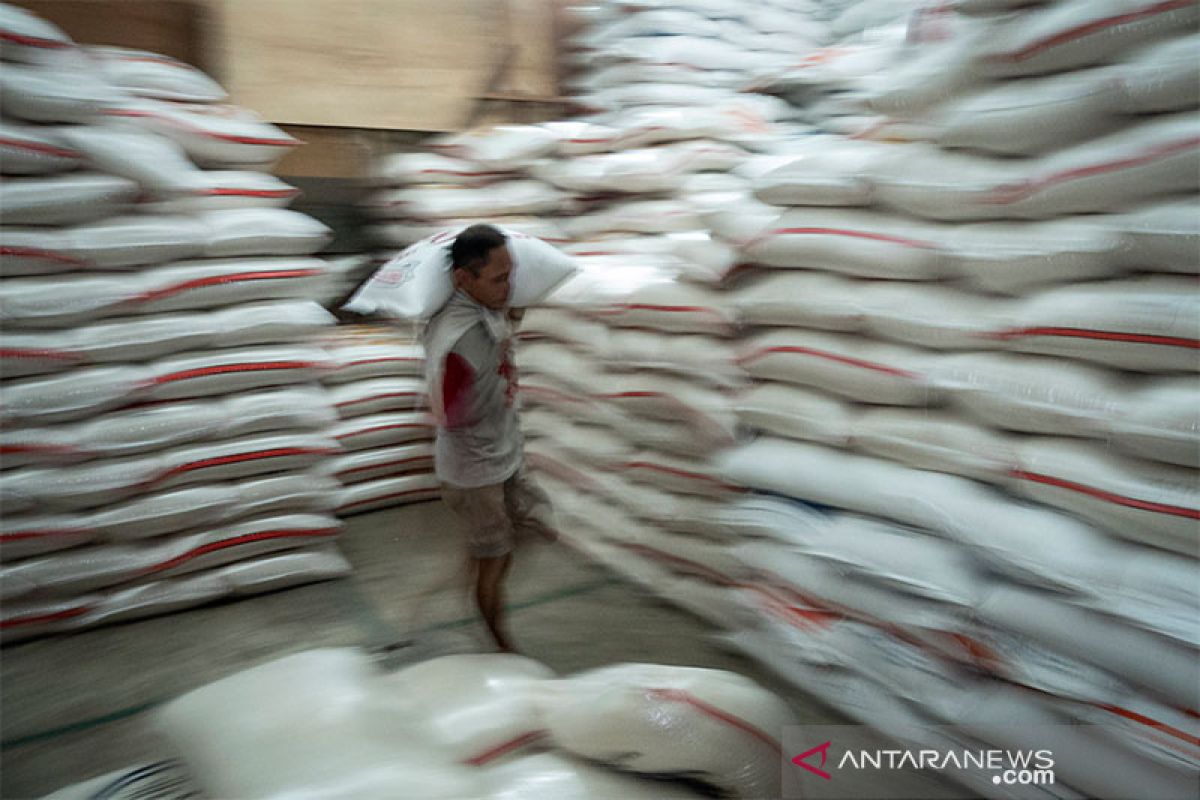 Food Station kerja sama pengusaha bahan pokok penuhi kebutuhan PSBB