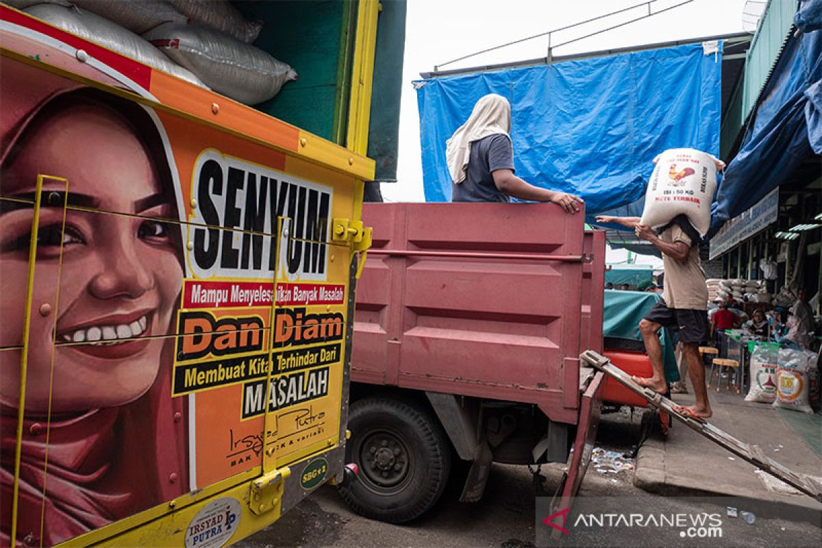 Food Station: Stok beras pasar Cipinang cukup untuk dua pekan