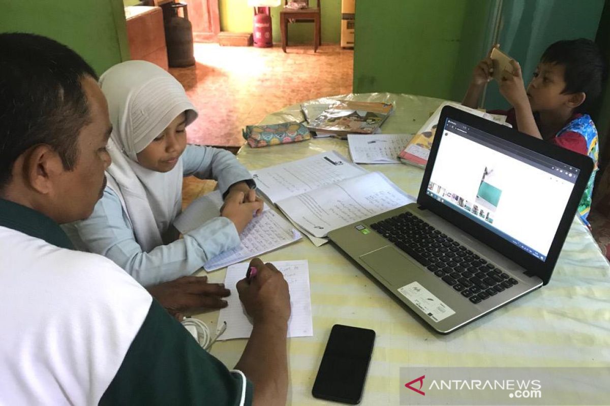 Cegah COVID-19, pelajar madrasah di Aceh belajar secara daring