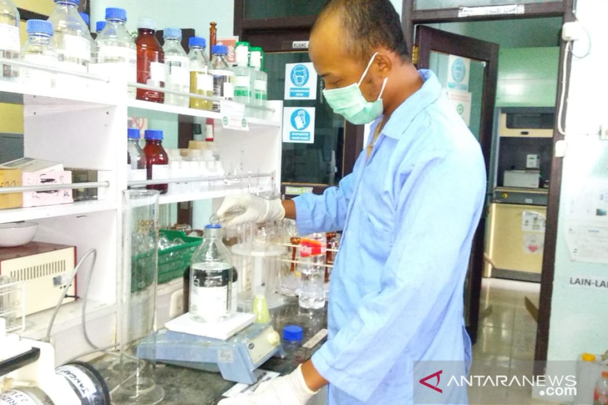 Laboratorium DLH Belitung produksi cairan pembersih tangan