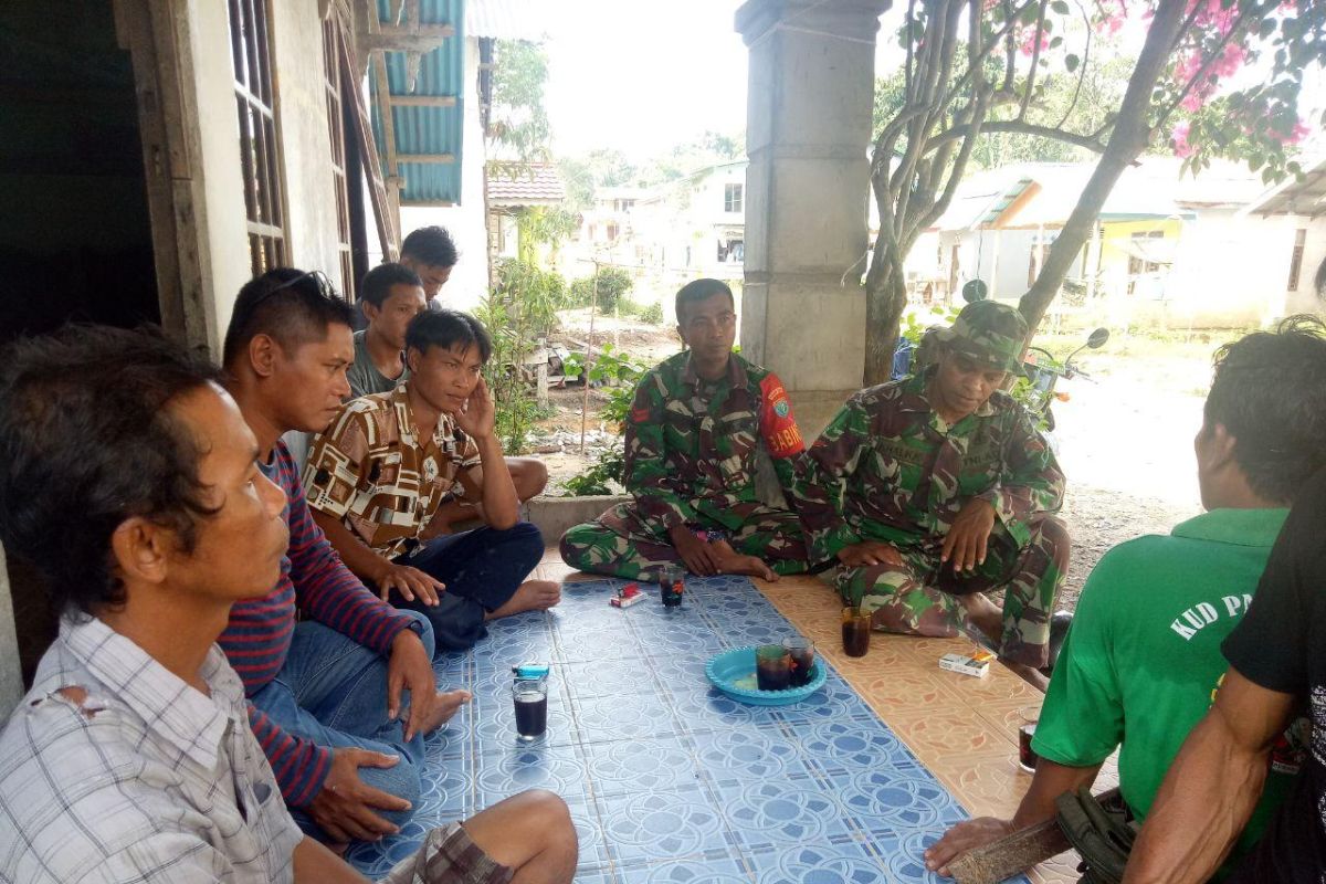 Saat anjangsana prajurit laksanakan penyuluhan bahaya narkoba