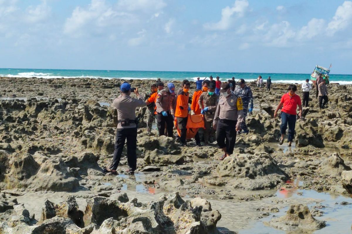 Nelayan Bangka Tengah ditemukan meninggal dalam kapal