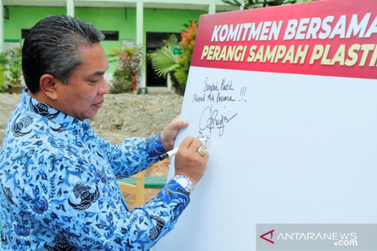 Wali kota Banjarbaru mendorong program sekolah bebas plastik