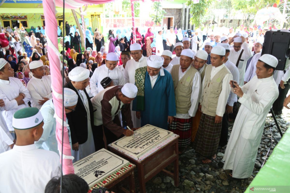 Bupati minta masyarakat tidak keluar daerah