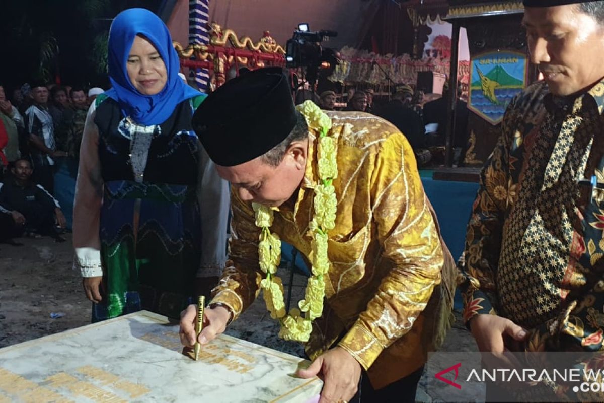 Bupati resmikan kantor desa termegah di Kotabaru