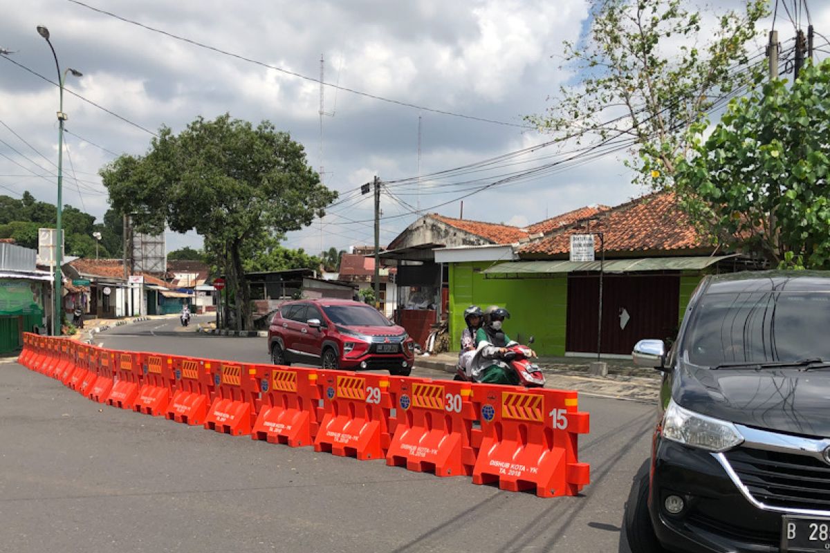 Yogyakarta melakukan kanalisasi Jalan Munggur tingkatkan keselamatan pengendara