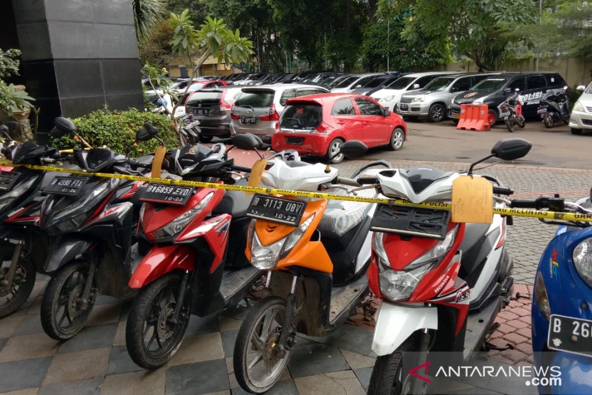 Polda Metro Jaya tangkap pencuri dan penadah motor