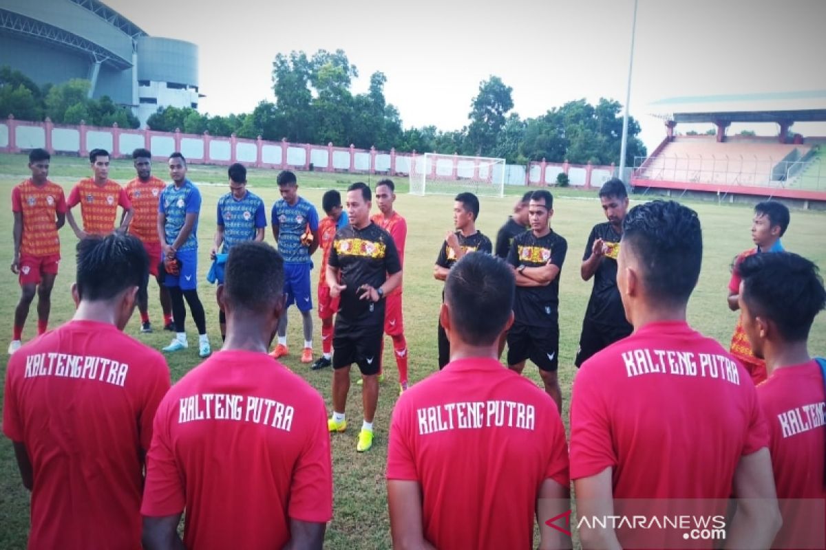 Kalteng Putra tetap latihan meski kompetisi dihentikan sementara