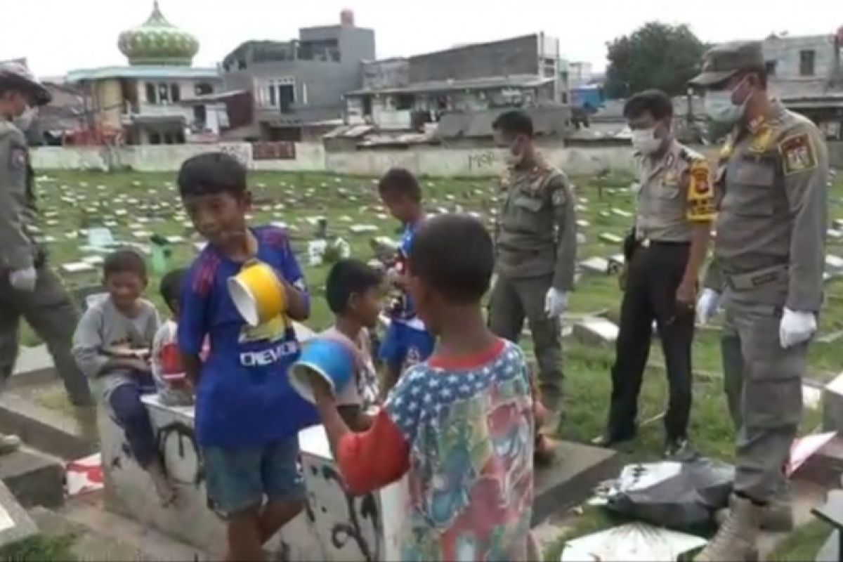 Satpol PP jaring puluhan pelajar berkeliaran di luar rumah