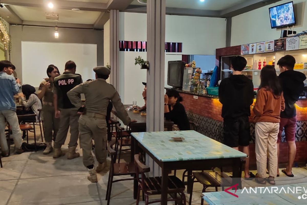 Wali Kota Pontianak imbau warung kopi hanya layani pembelian bungkus