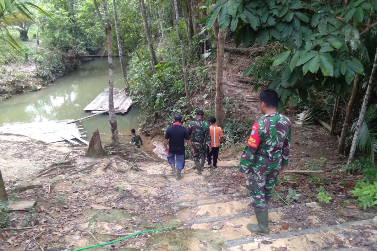 Antusias sukseskan TMMD, warga terjun kerja bersama