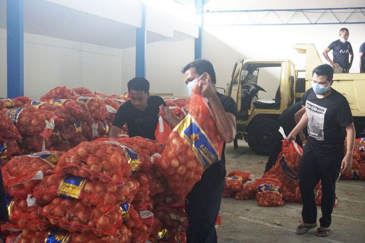 Bea Cukai Aceh sita 1.835 karung bawang bombai ilegal