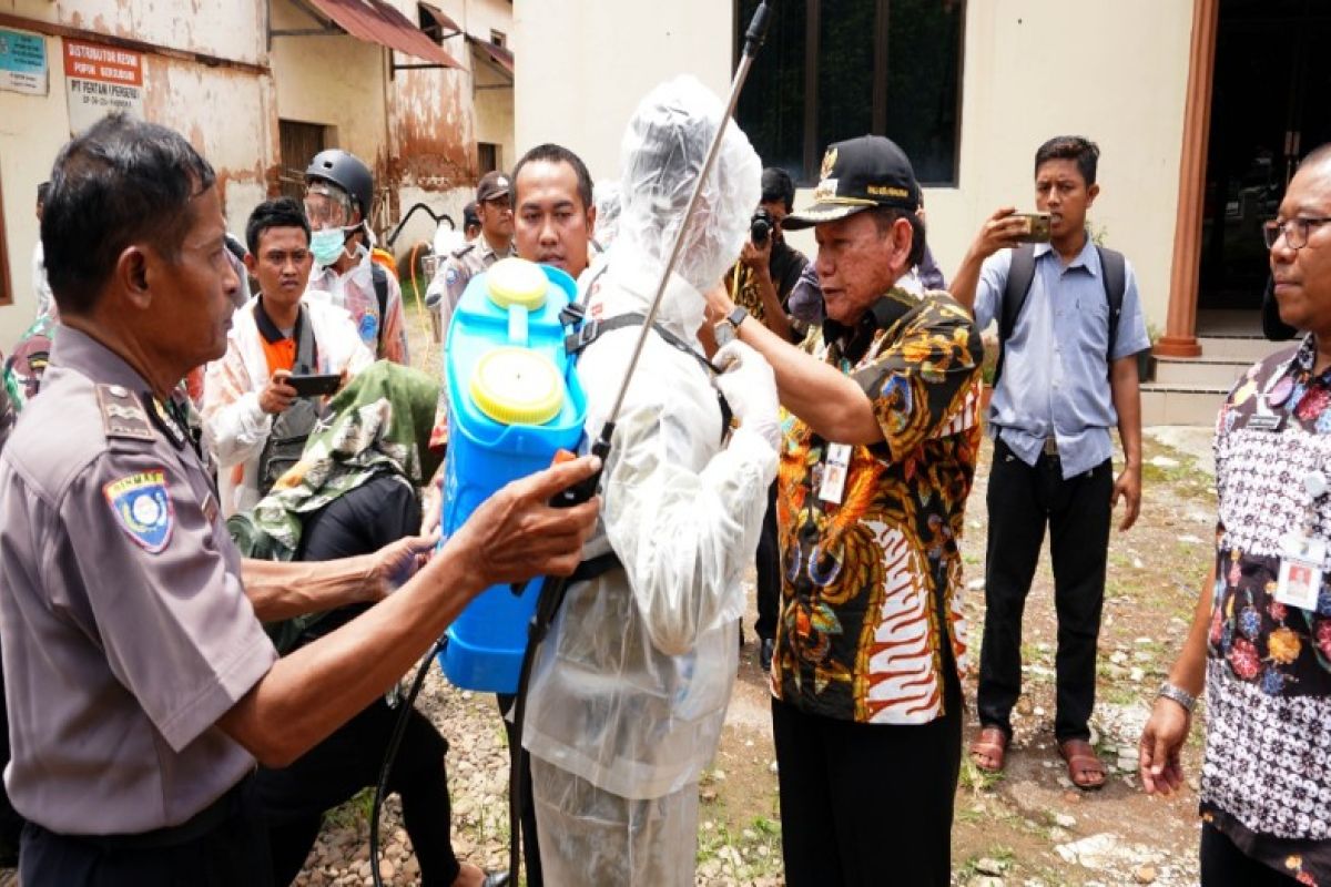 Pekalongan terjunkan 40 petugas disinfektan antisipasi corona