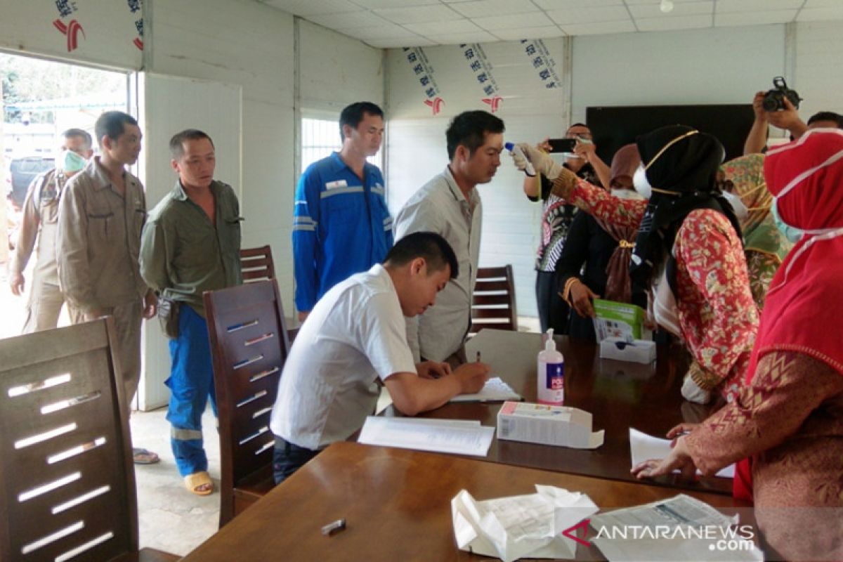 Pemkab Pesisir Selatan cek kesehatan 61 tenaga kerja asal China