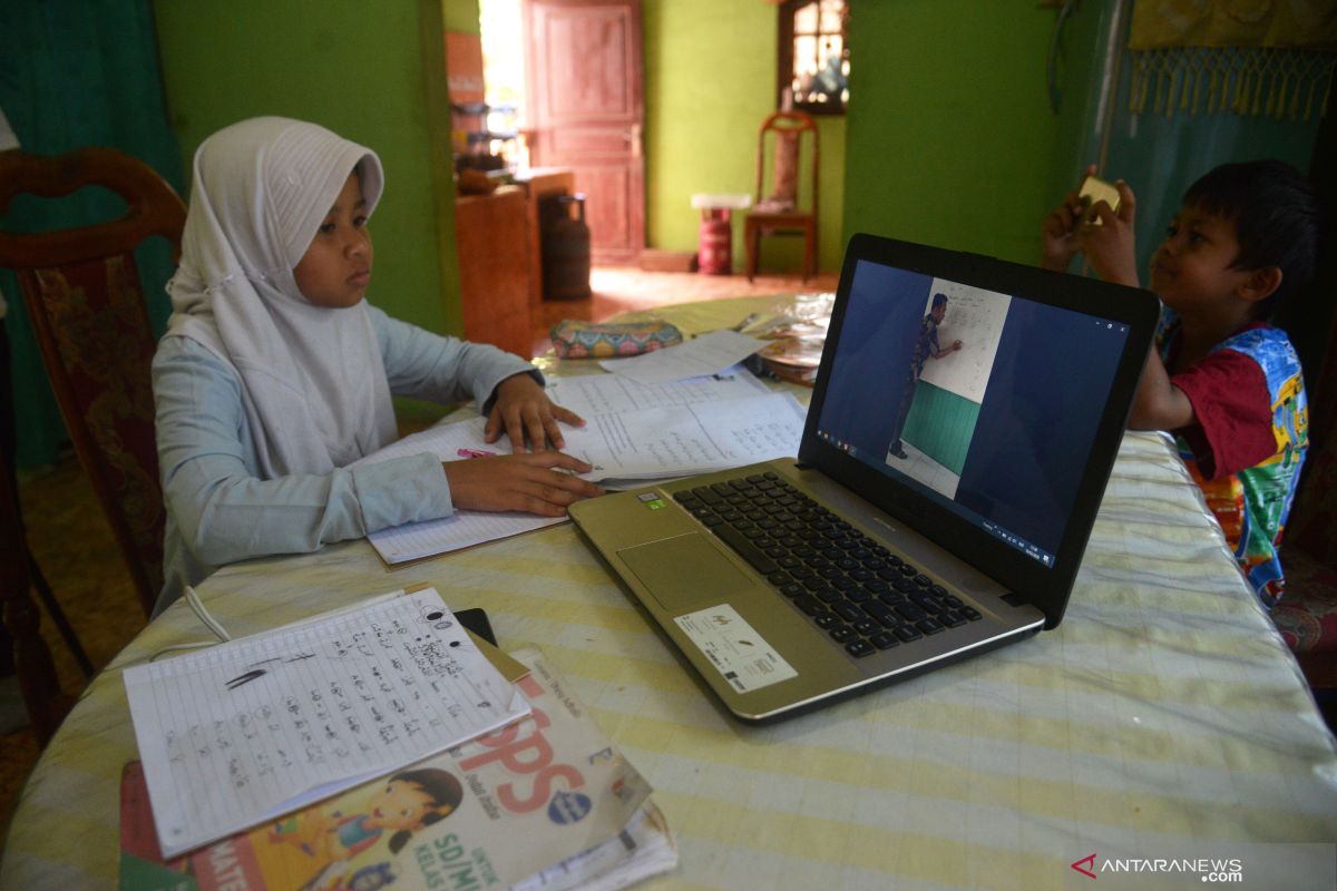 Orang tua harus ikut dampingi anak belajar di rumah