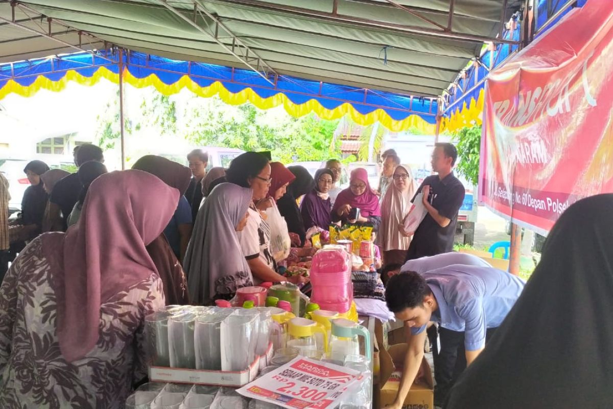 Disdag Mataram menunda kegiatan pasar rakyat hindari penyebaran Corona