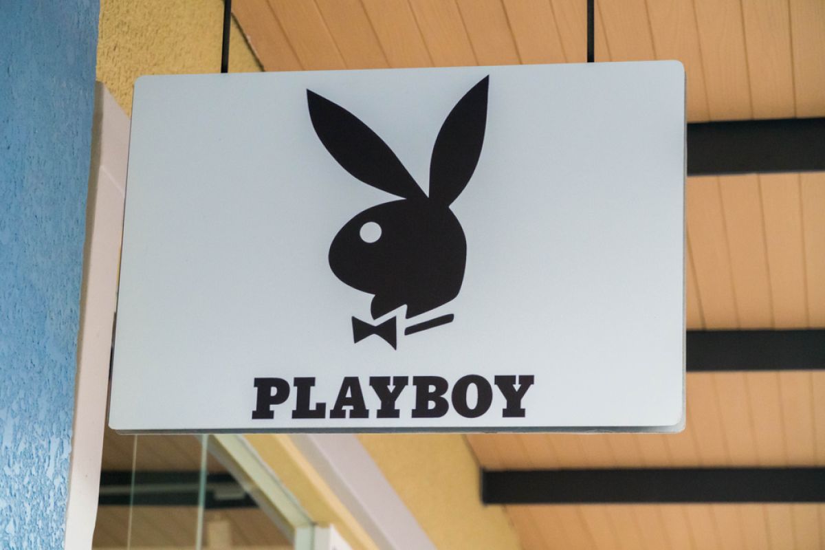 Dililit utang, mantan model Playboy sukses akuisisi klub di Rumania