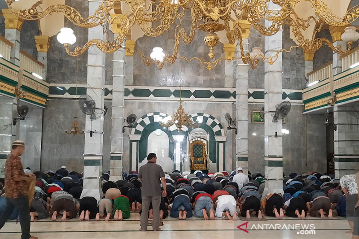 Tak gelar Shalat Jumat, Masjid Al Munawwar laksanakan Dzuhur berjamaah