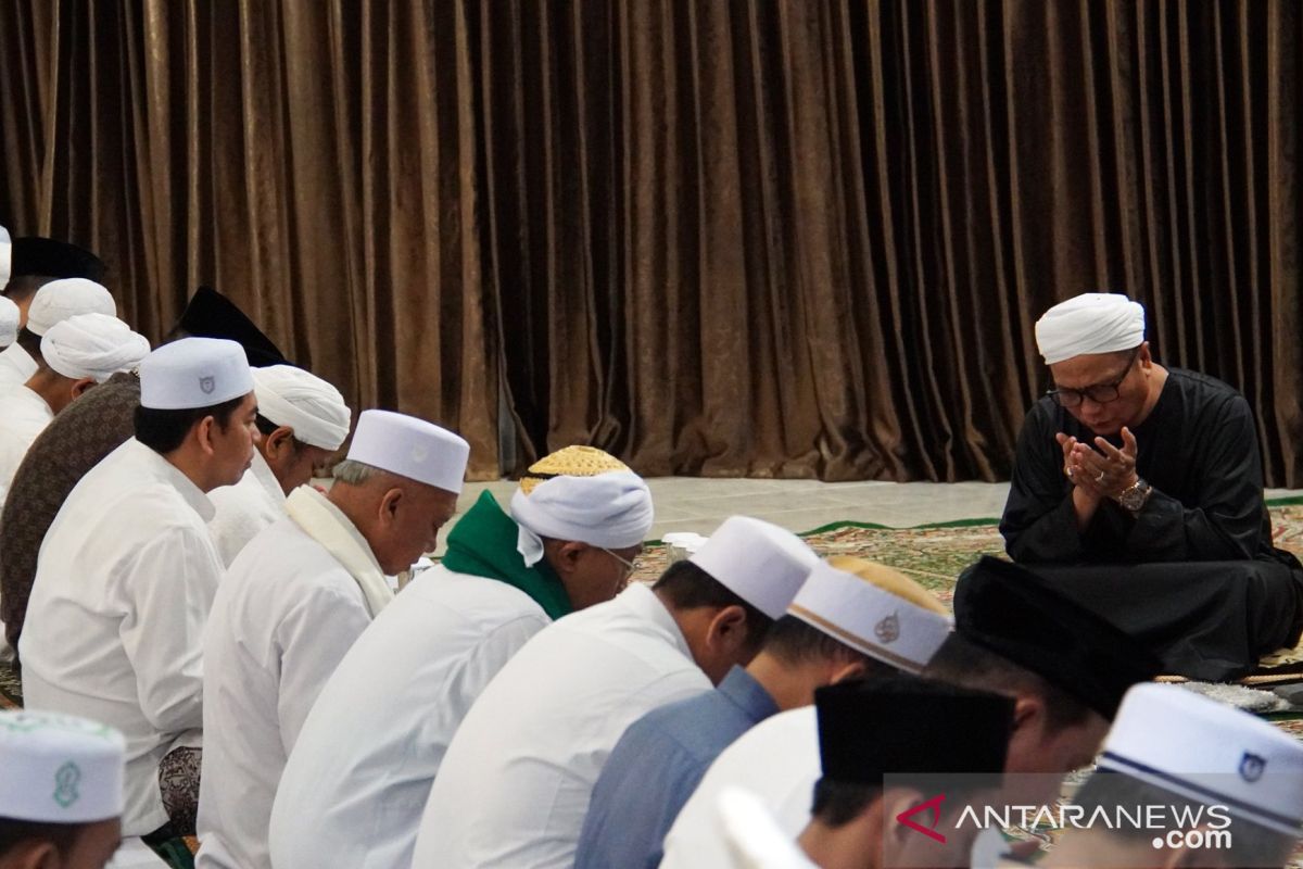 Cegah virus Corona, Pemkab HSS sholat hajat dan do'a bersama