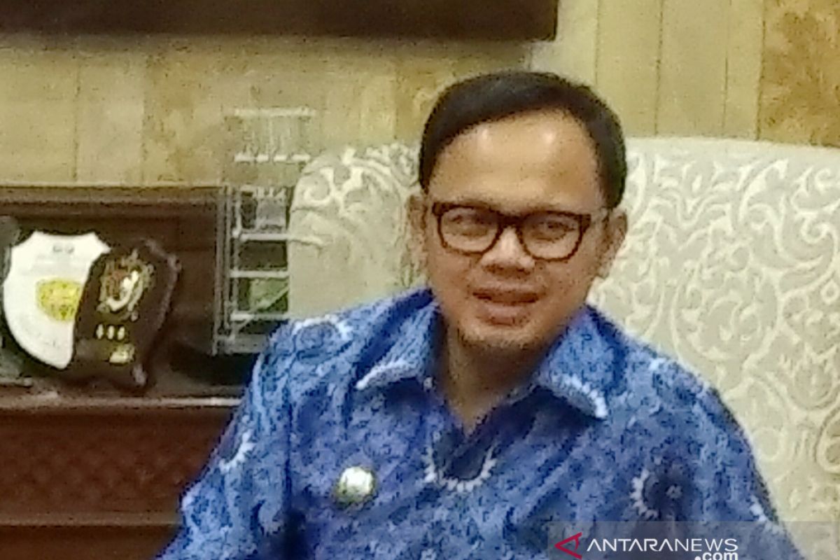 Wali Kota Bogor Bima Arya ditangani tim medis dalam tiga shift
