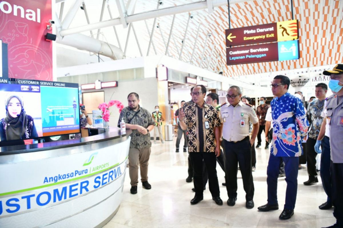 Gubernur tinjau kepulangan peserta itjima dunia di Bandara Hasanuddin