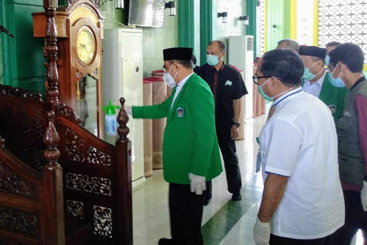 UMI Makassar gelar shalat Jumat ikuti petunjuk WHO untuk cegah COVID-19