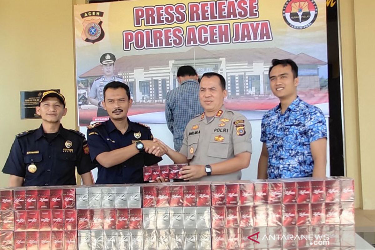 Polisi Aceh Jaya sita ratusan bungkus rokok ilegal