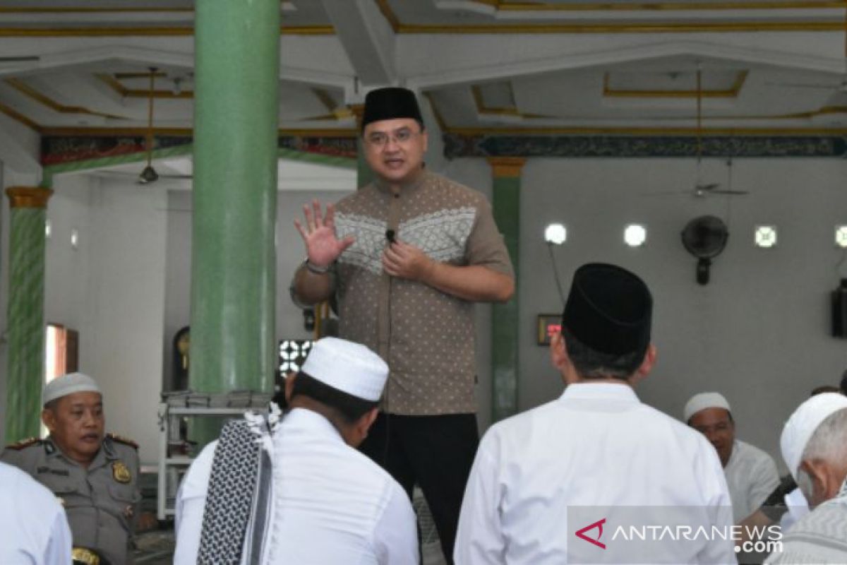 Serahkan dana hibah, Gubernur Babel bantu pembangunan Masjid Jami' Nurul Huda