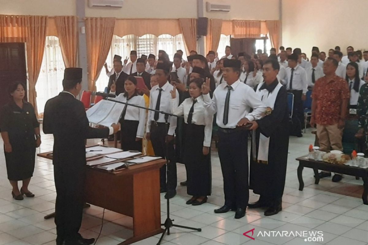 KPU Gumas lantik satu orang PAW anggota PPK