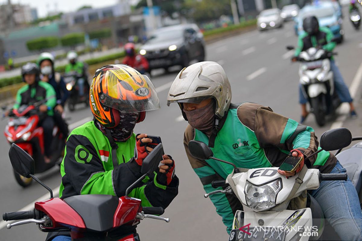 Dampak corona, pemerintah beri keringanan kredit motor ojek daring