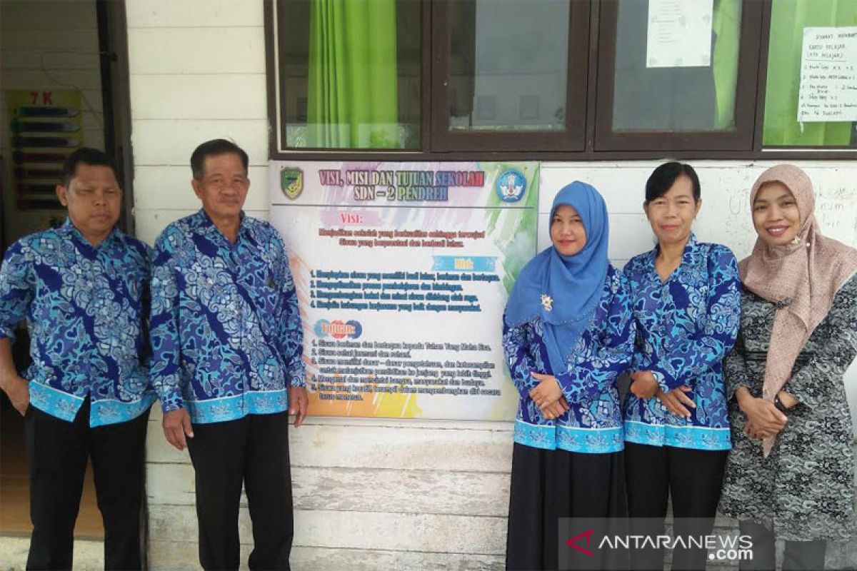 Meski murid  libur,  guru SDN 2 Pendreh tetap aktif ke sekolah