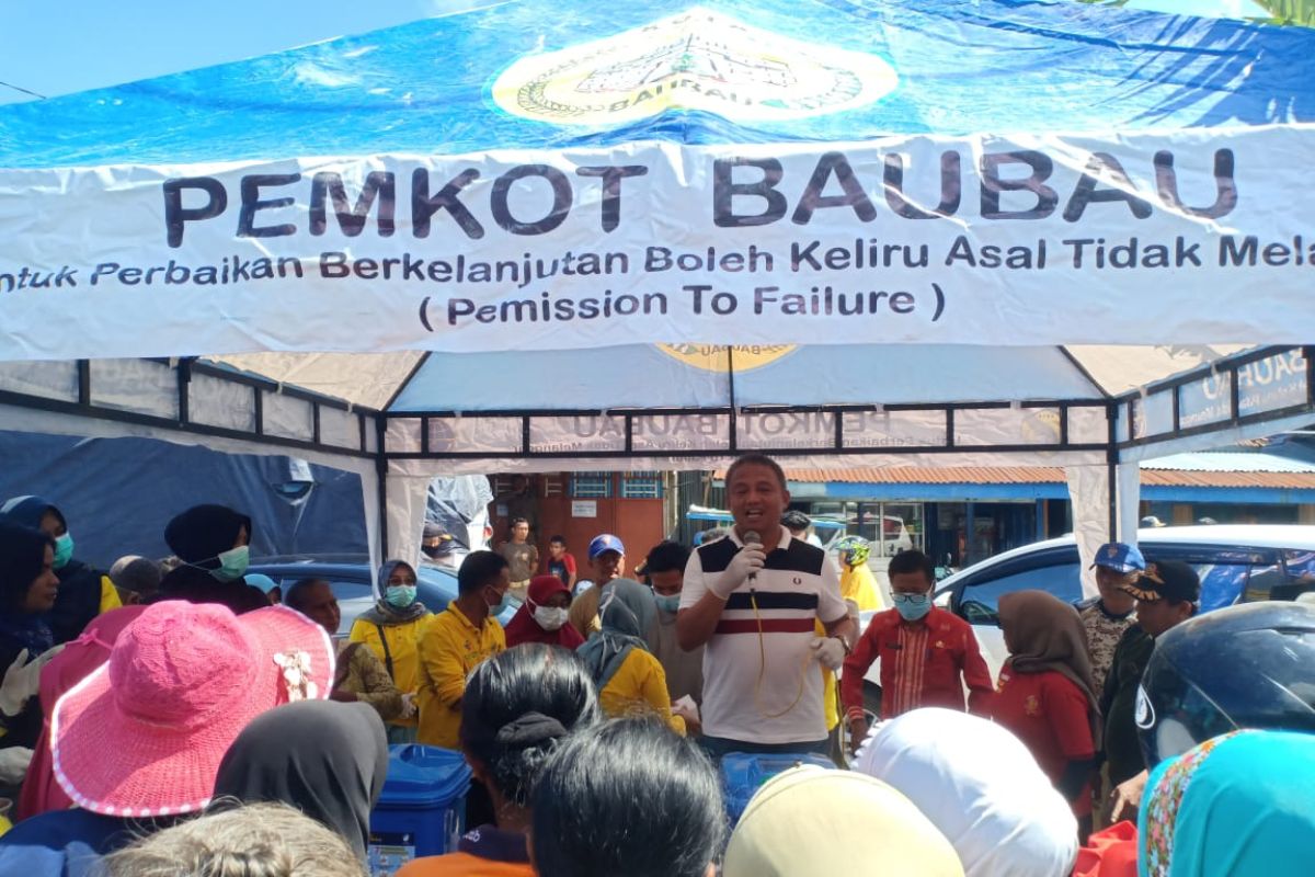 Pemkot Baubau sosialisasikan pencegahan COVID-19 di pasar rakyat