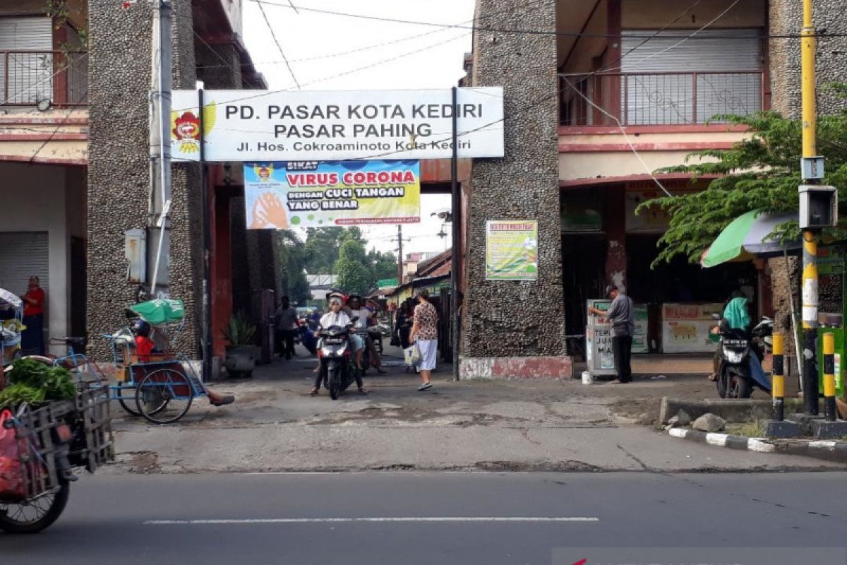 PD Pasar Kediri imbau cuci tangan sebelum masuk pasar