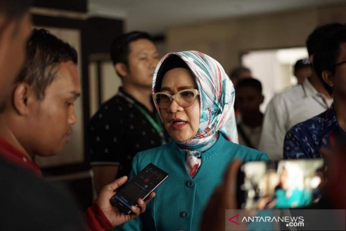 Nilam Sari Lawira usul tiga langkah cegah COVID-19 kepada gubernur