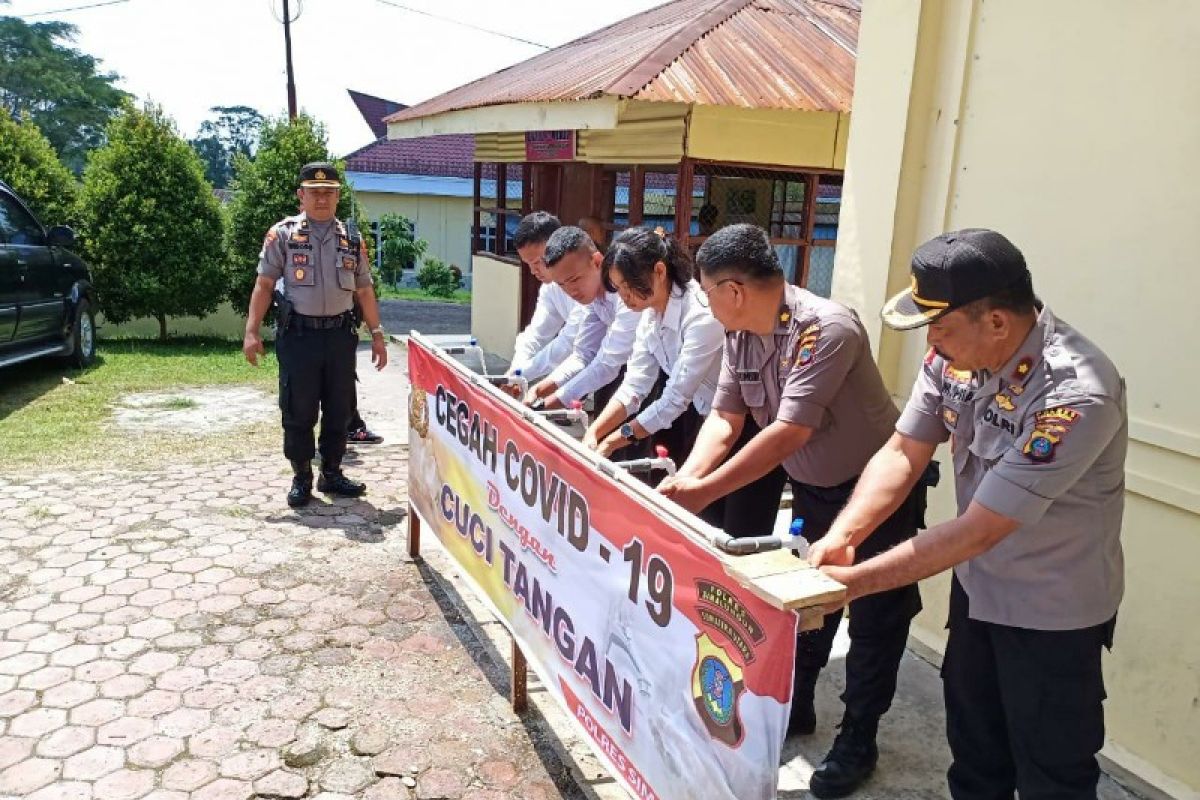 Mako Polres Simalungun disemprot disinfektan cegah sebaran virus Corona