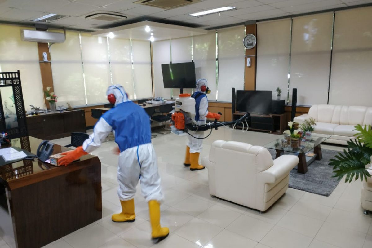 Kantor Pertamina MOR VII Sulawesi disemprot 100 liter cairan disinfektan