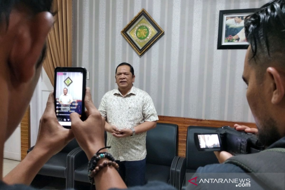 Wali Kota Padangsidimpuan ingatkan warganya tetap tenang terkait COVID-19
