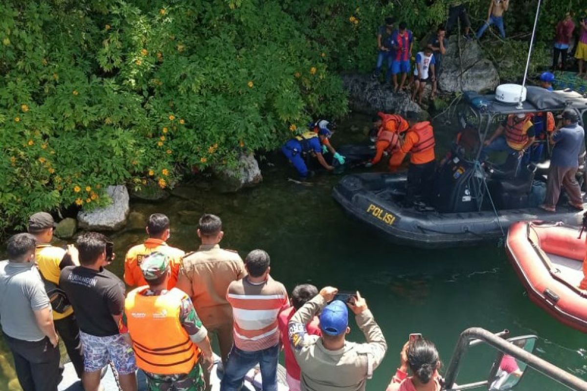 Mayat perempuan ditemukan mengambang di Danau Toba