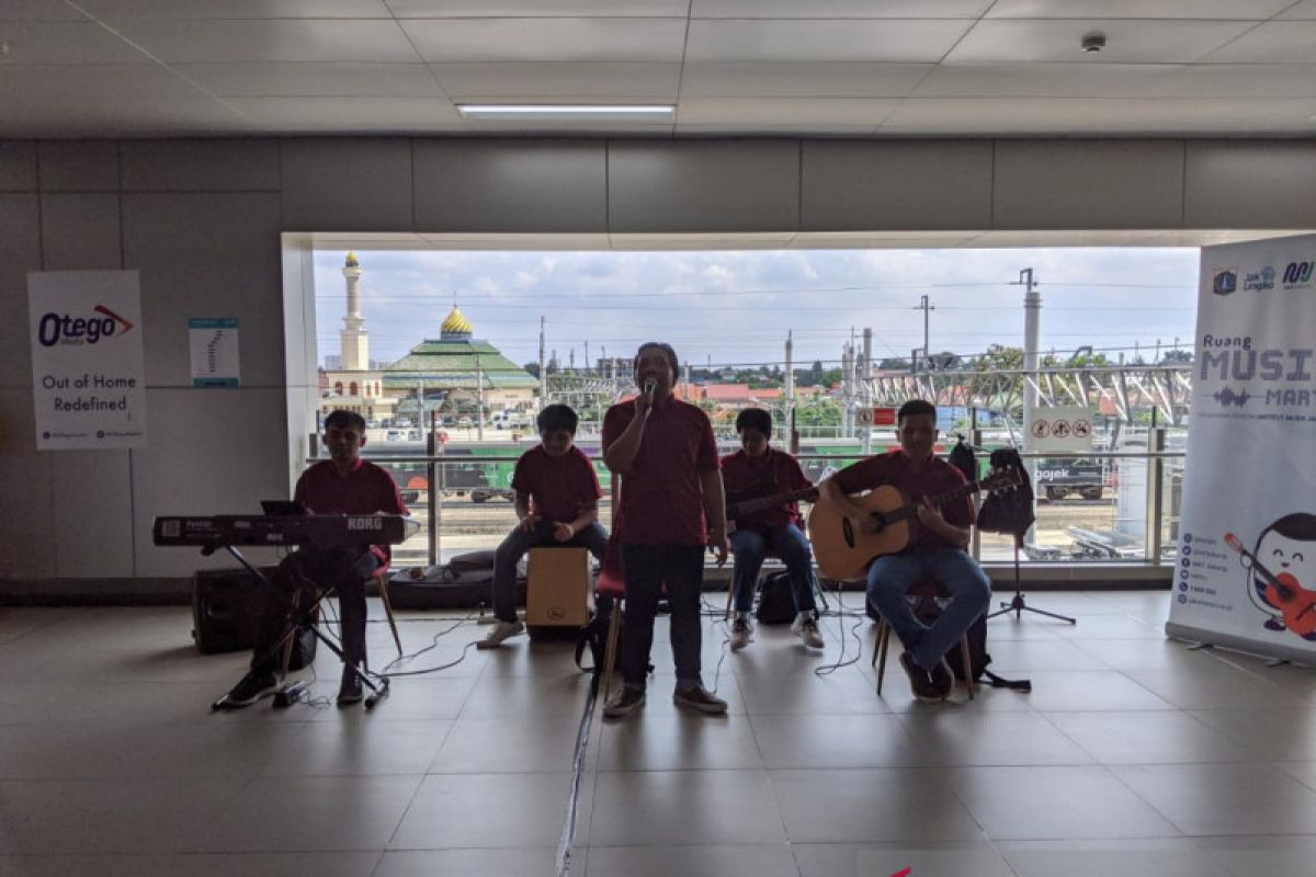 Stasiun MRT Jakarta: musik, jajan hingga nongkrong