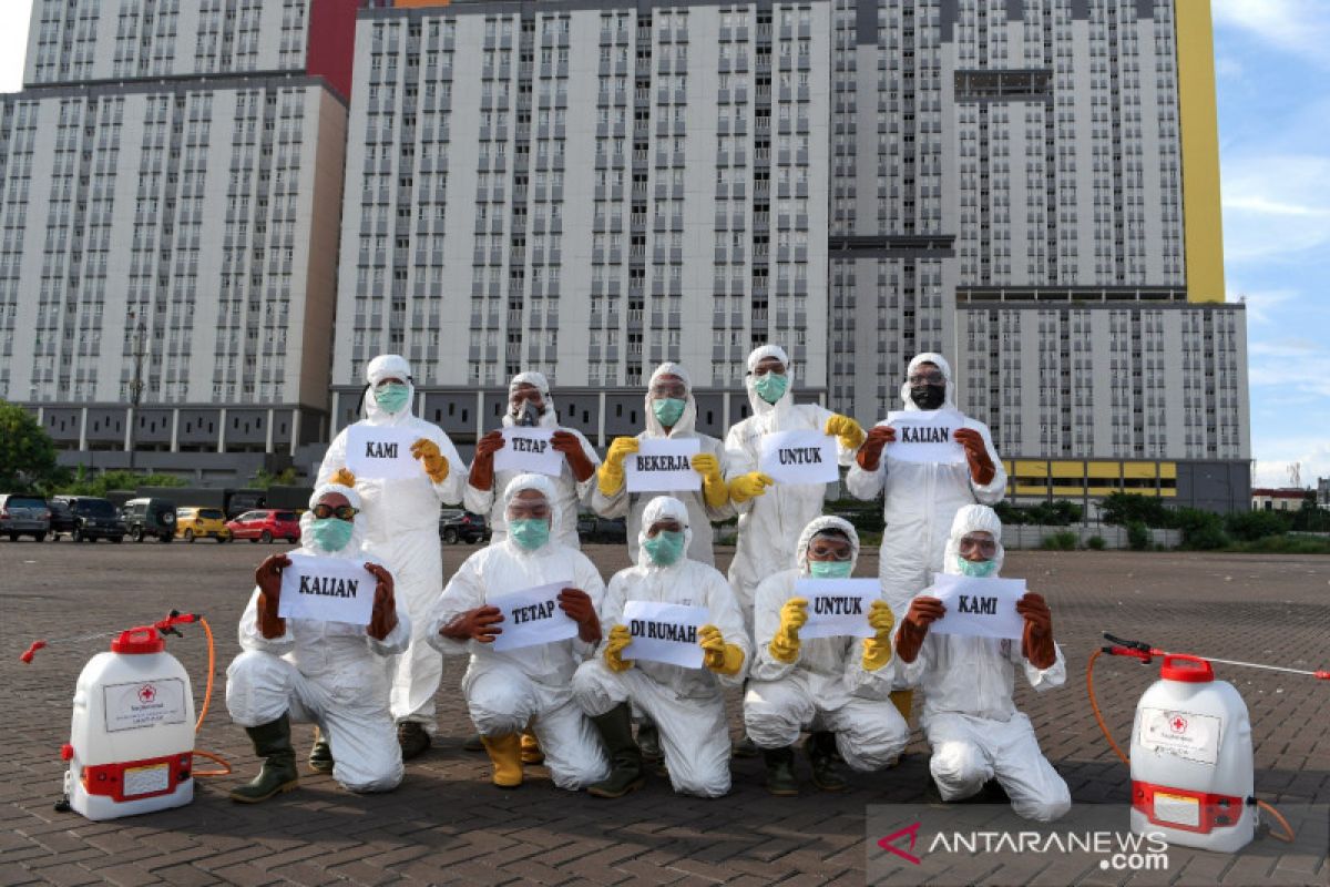 Kemarin, dari pengurangan layanan transportasi hingga hoaks "lockdown"