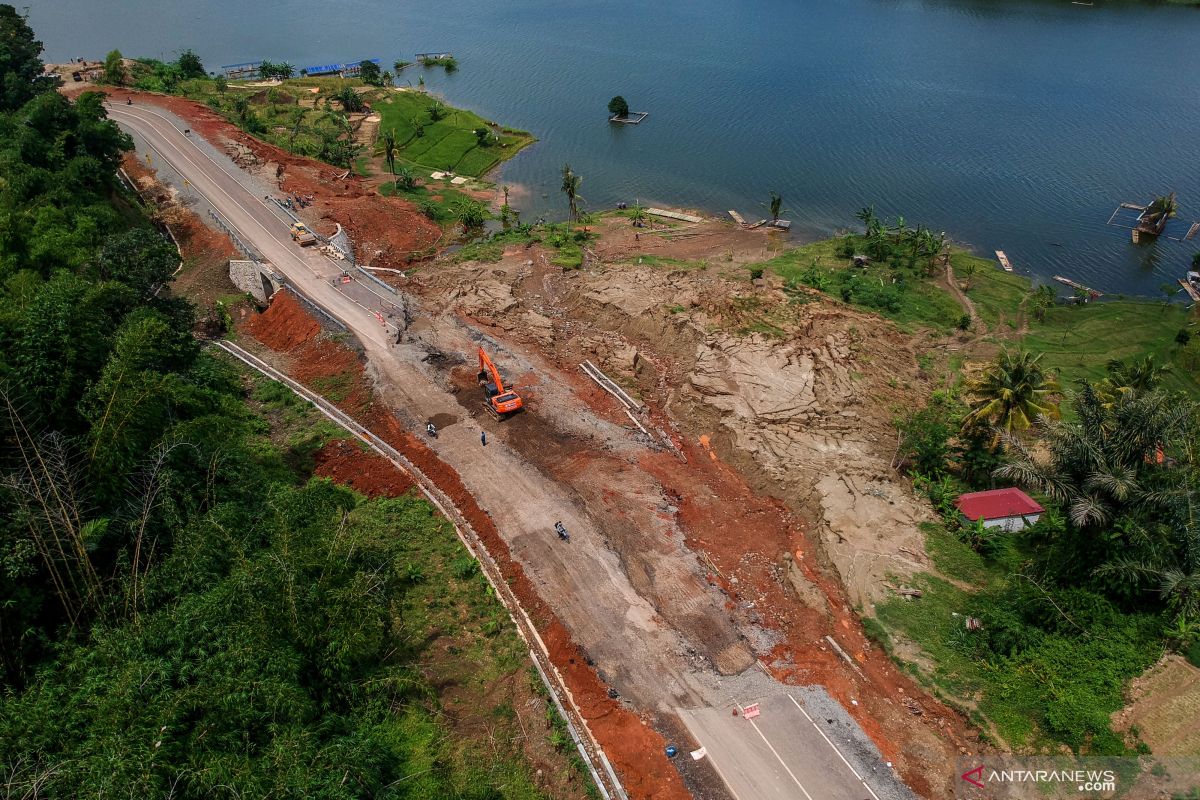 Warga Sungai Rengas minta Gubernur Kalbar perbaiki jalan Tanggul Laut