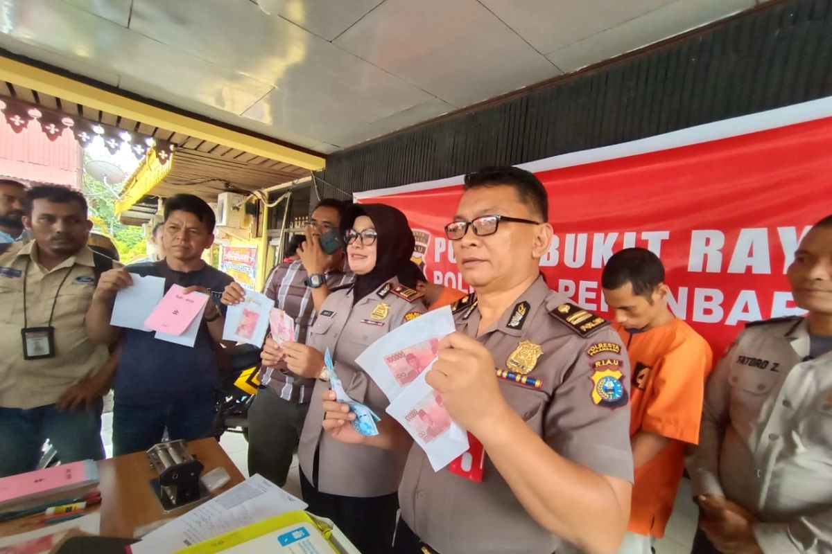 Belanja pakai uang palsu, tiga orang ini ditangkap polisi Pekanbaru