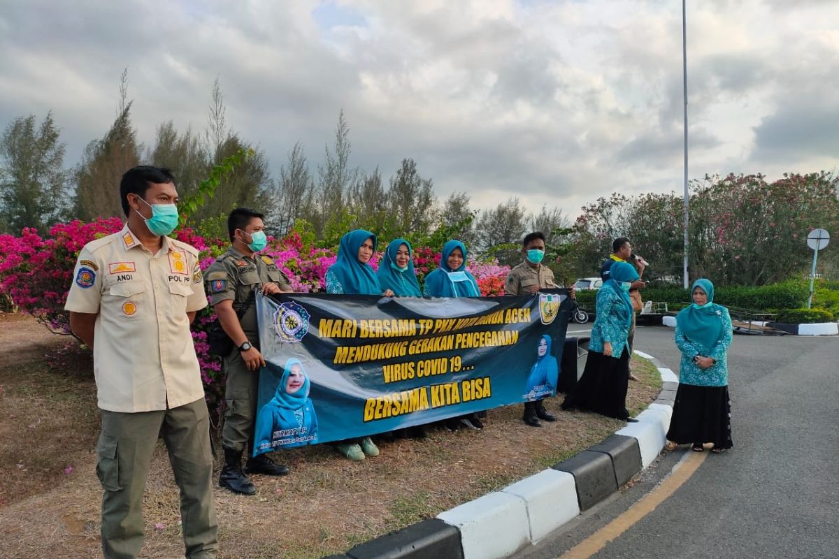 Cegah Corona, TP PKK keliling kota imbau warga hindari Covid-19