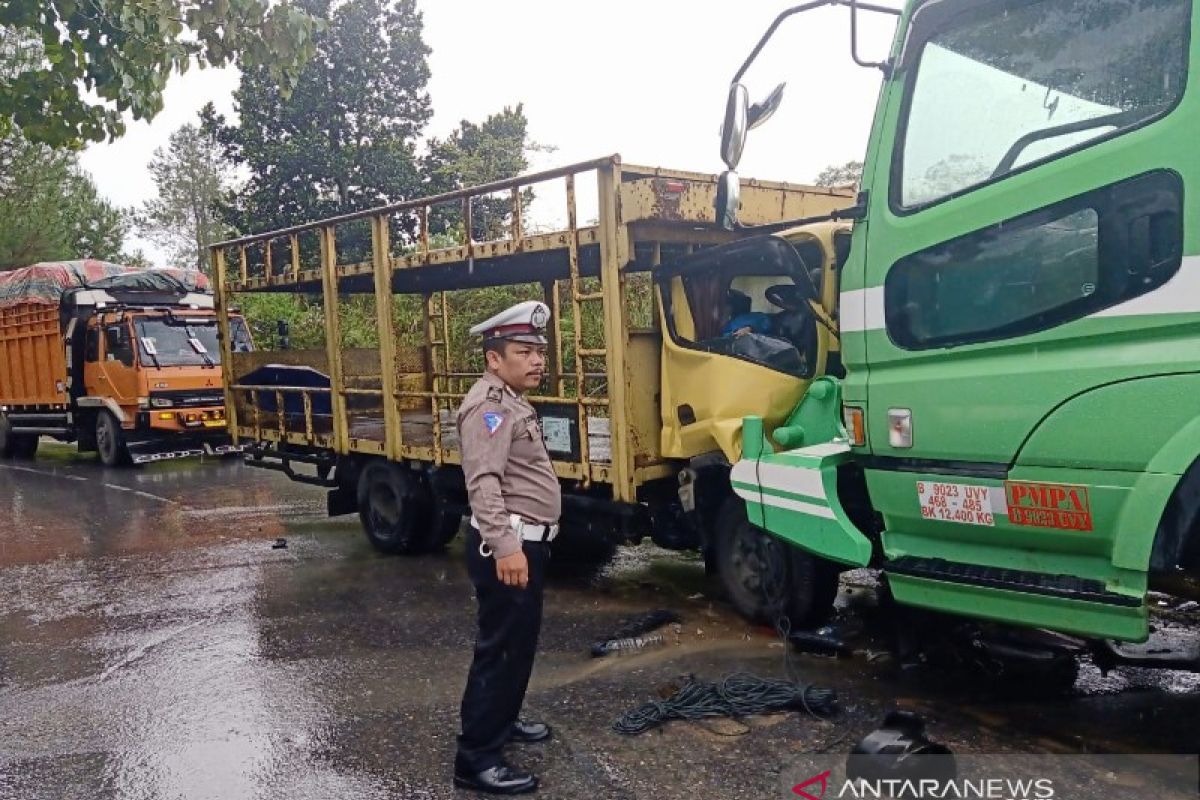 Dua warga Deliserdang tewas dalam laga kambing colt diesel kontra truk fuso di Taput