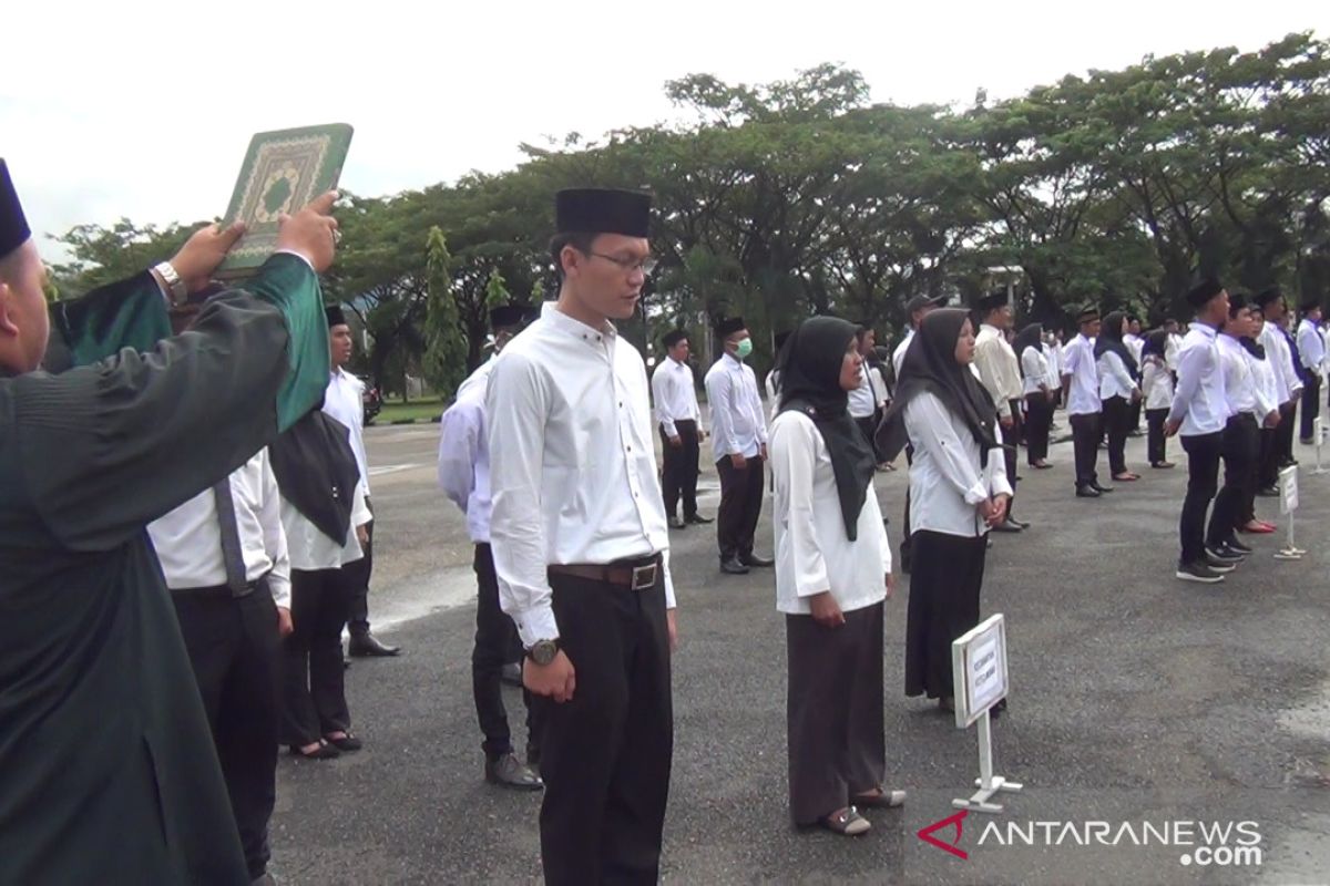 Antisipasi penyebaran Covid-19, KPU Dharmasraya lantik 156 PPS  di tempat terbuka