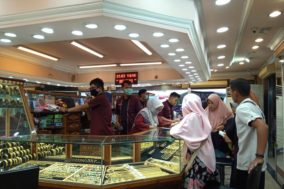 Harga emas terus naik di Pasar Raya Padang capai Rp1,94 juta per 2,5 gram