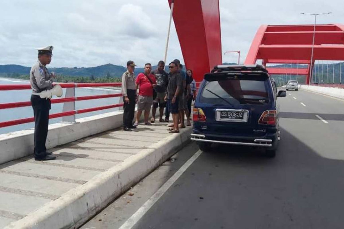 Polsek Jayapura Selatan berikan imbauan kepada warga terkait virus corona